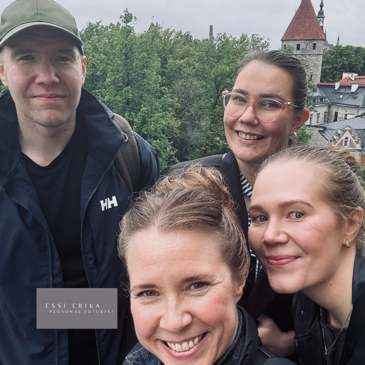 Futures Workflow: Personal Futures meet Group Vision